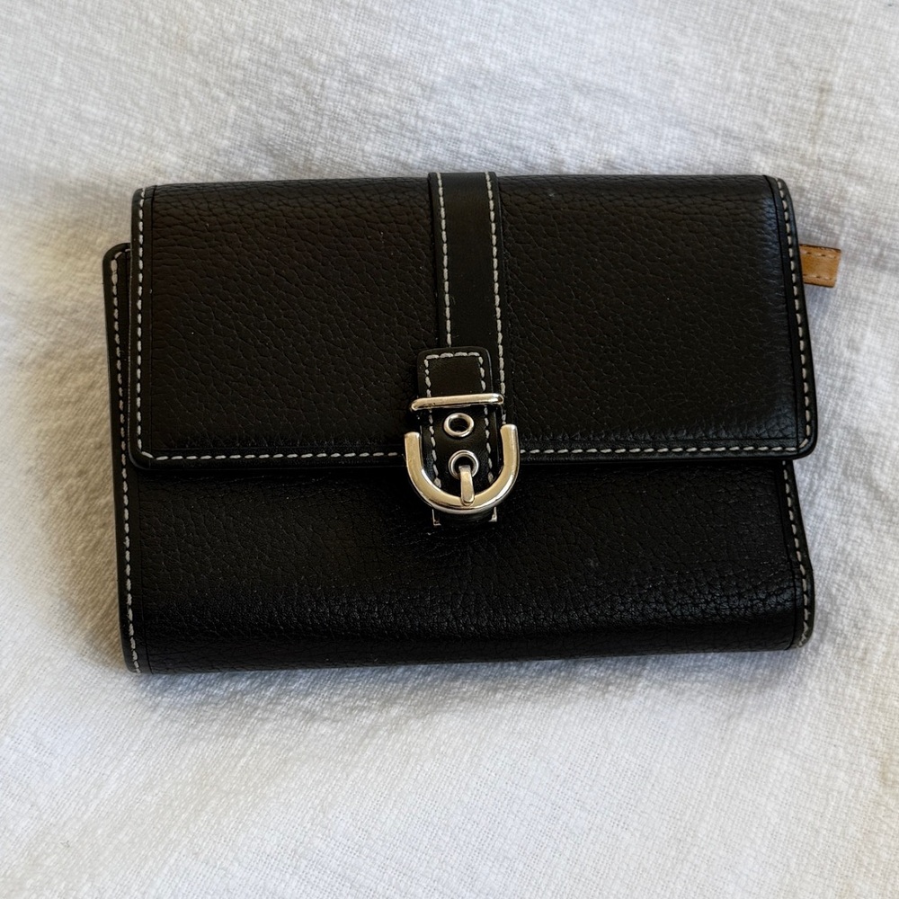 Vintage Coach Black leather wallet with snap closure and zippered pocket